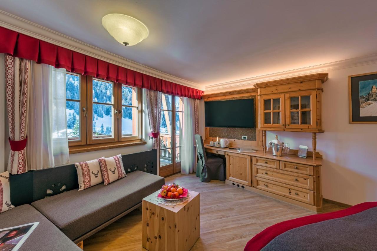 Posta Zirm Hotel กอร์วารา อิน บาเดีย ภายนอก รูปภาพ