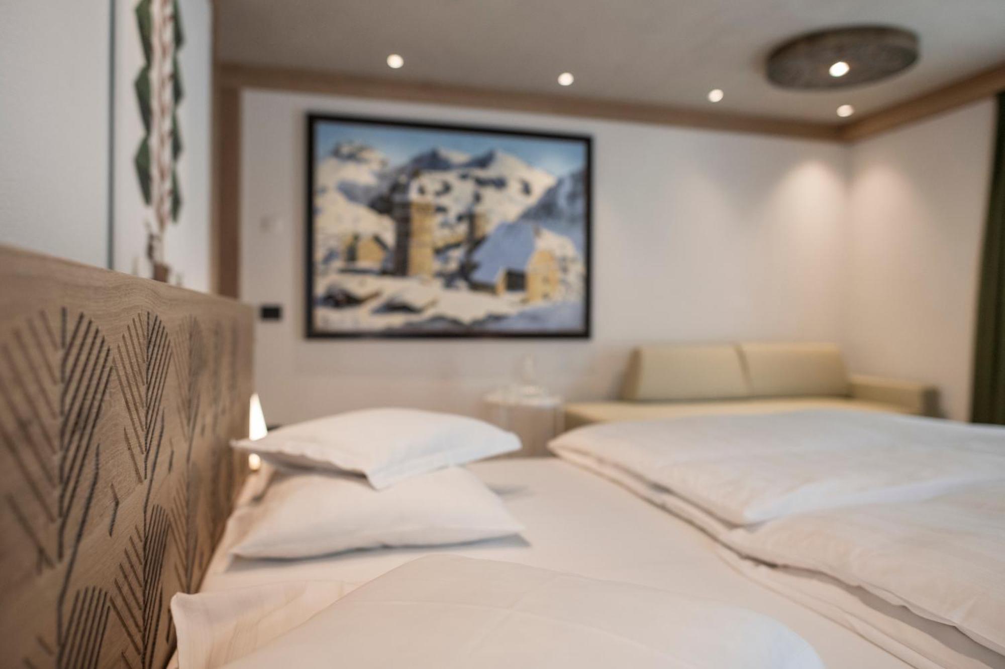 Posta Zirm Hotel กอร์วารา อิน บาเดีย ภายนอก รูปภาพ