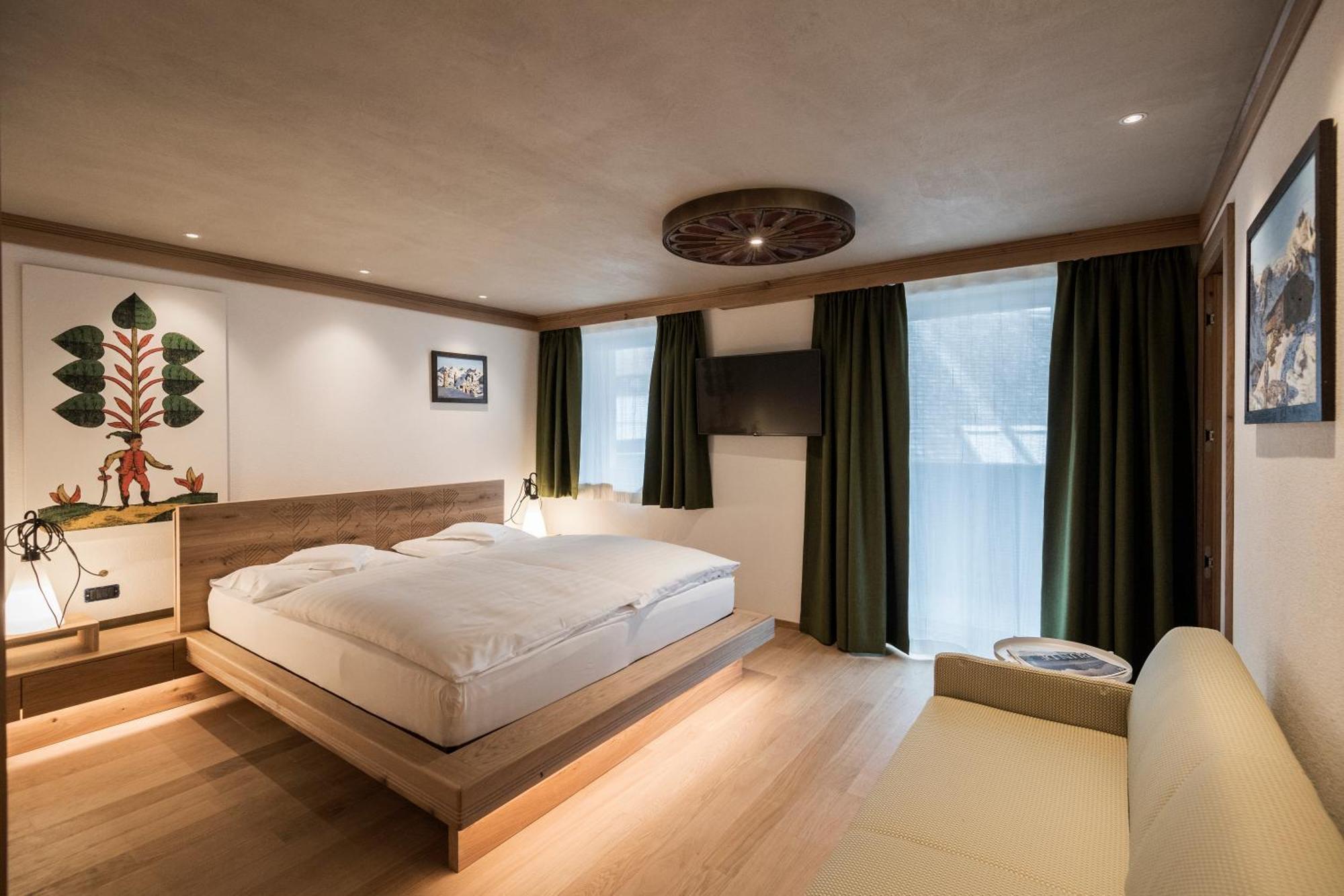 Posta Zirm Hotel กอร์วารา อิน บาเดีย ภายนอก รูปภาพ